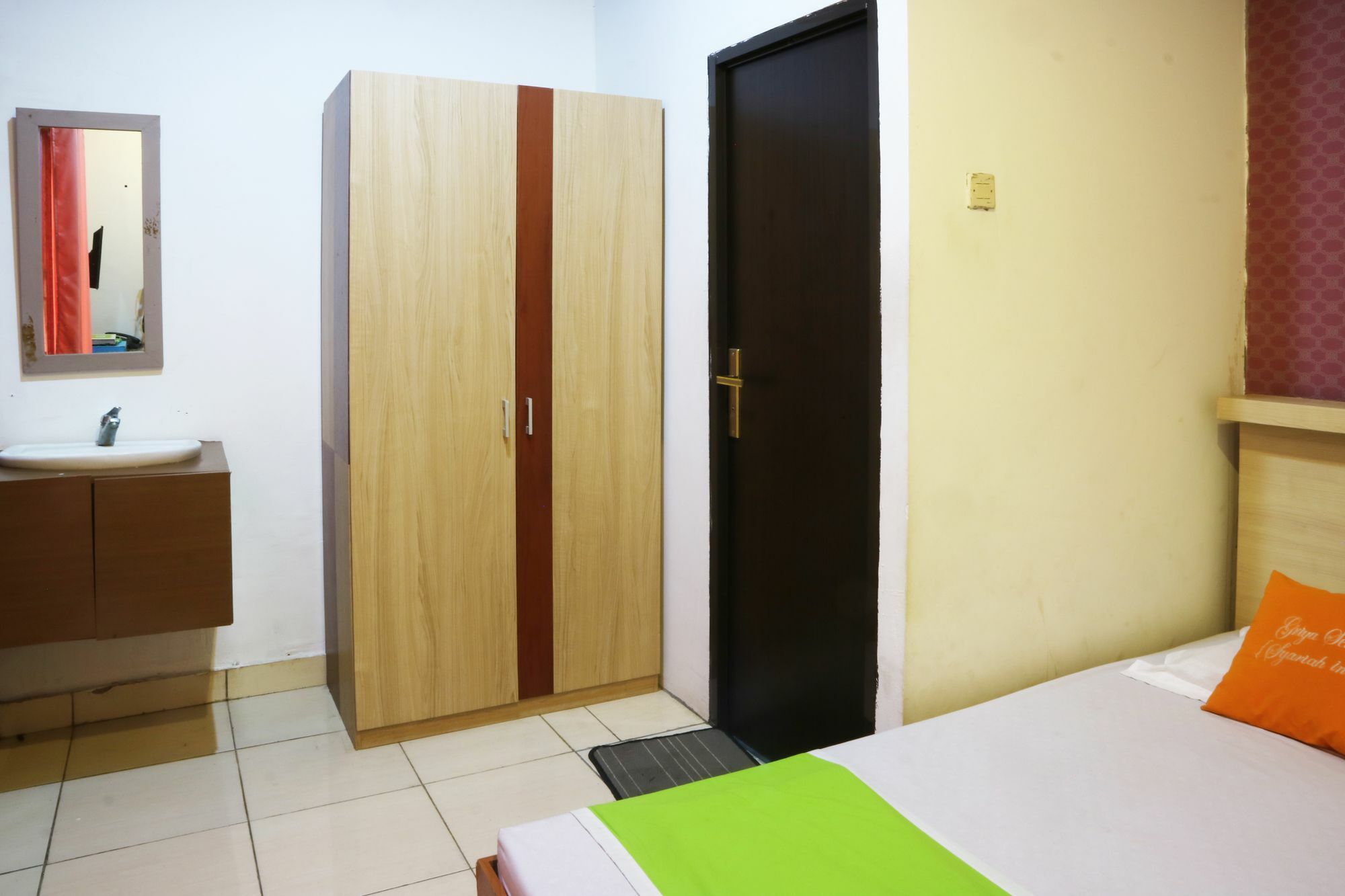 Seungit Syariah Inn Tebet Mitra Reddoorz Jacarta Exterior foto