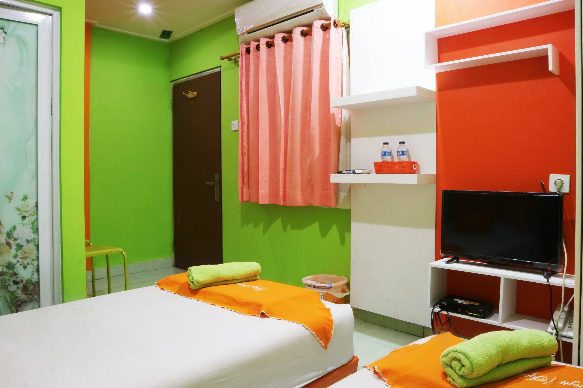 Seungit Syariah Inn Tebet Mitra Reddoorz Jacarta Exterior foto